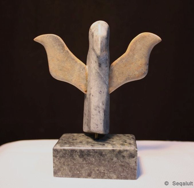 bird-open-wings-carving